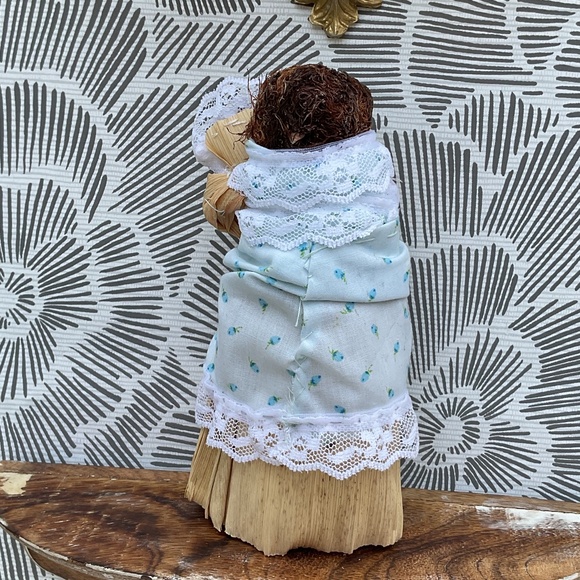 Collection of 10 Vintage International Souvenir Figures Dolls Traditional Dress - Picture 11 of 16